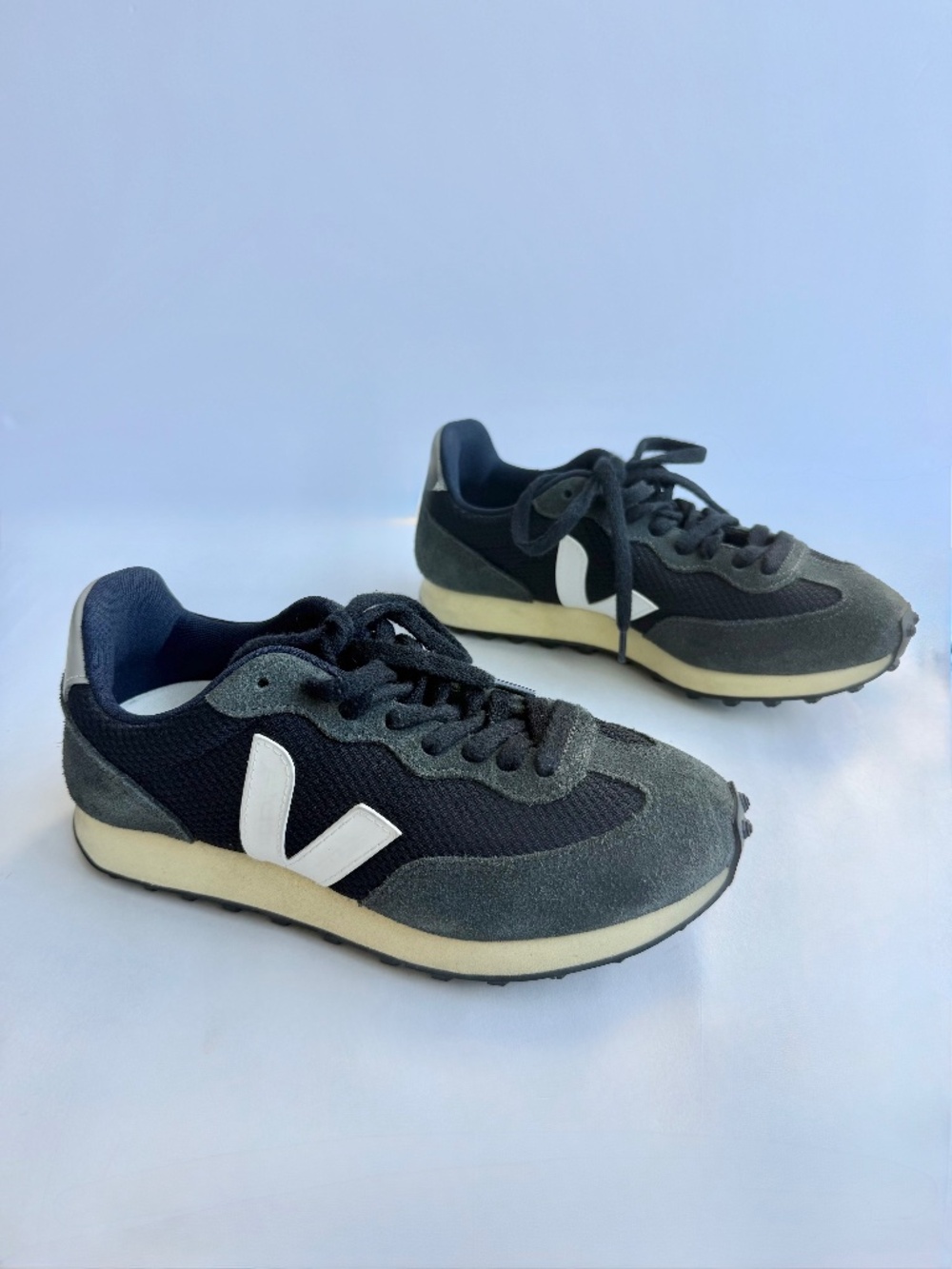 Veja Sneakers Black Grey Suede Mesh -White V -Logo Size 6